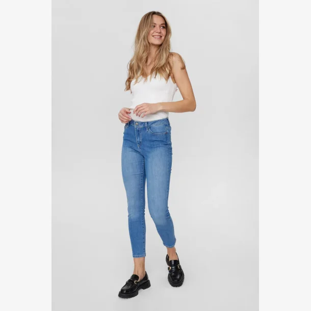 NuSidney Cropped Jeans