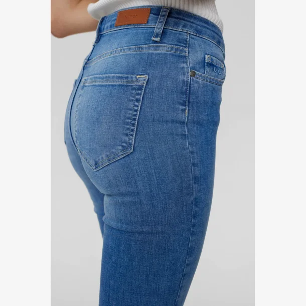 NuSidney Cropped Jeans