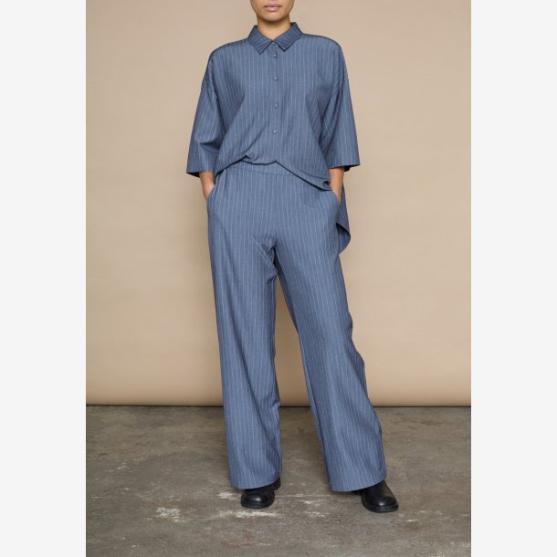 Love &amp; Divine buks love1024-58