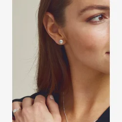 Scarlett �restikkere mellem
